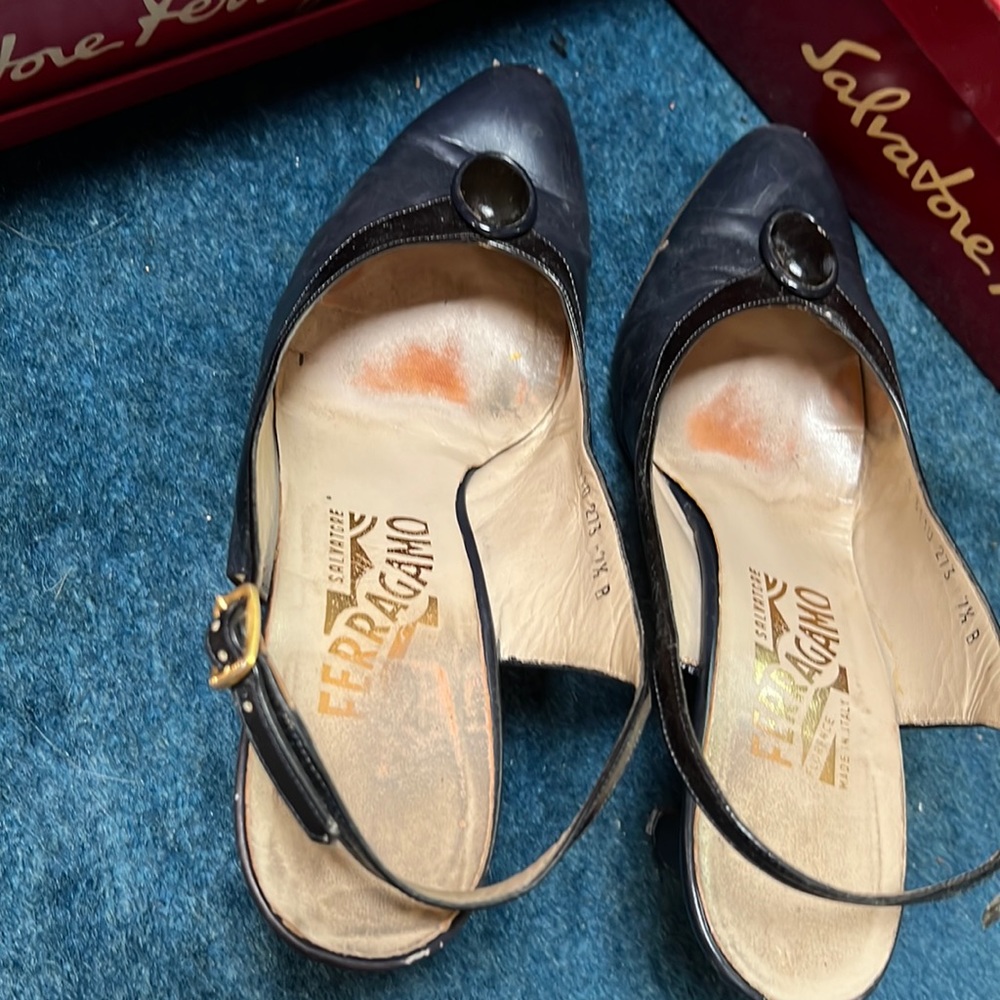 Shoes size 7 1/2 size